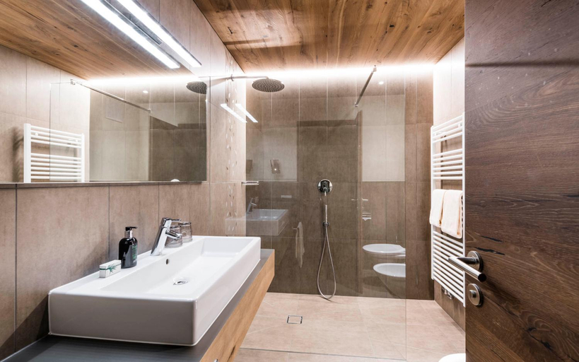 Bathroom 3, Zirmerhof, Bolzano