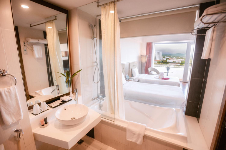 Bathroom 5, Muong Thanh Holiday Hue Hotel, Huế