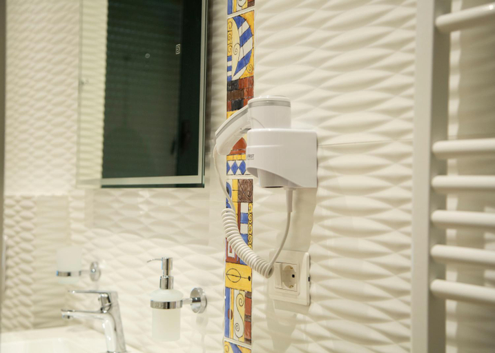 Bathroom 2, Mullaga Stays, Tiranës