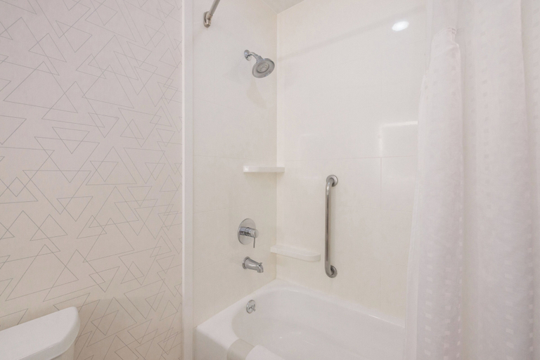 Bathroom 4, Holiday Inn Express & Suites BERKELEY by IHG, Alameda