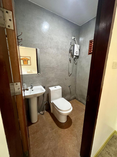 Bathroom 5, Fat Lips Surf Lodge, General Luna