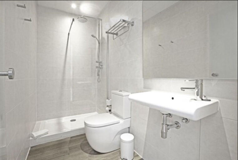 Bathroom 4, Som Nit Born, Barcelona