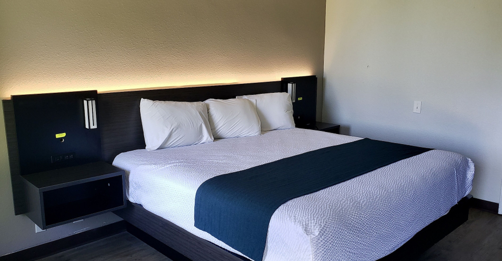 Bedroom 4, Motel 6 Groves, TX, Jefferson