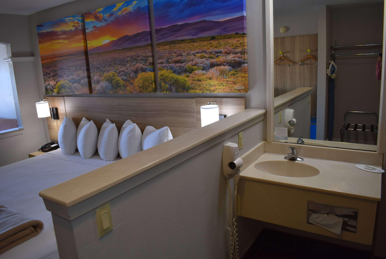 Bathroom 5, Days Inn by Wyndham Nacogdoches, Nacogdoches