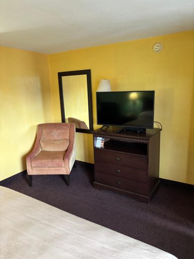 2, Budget Host Inn Somerset, Somerset