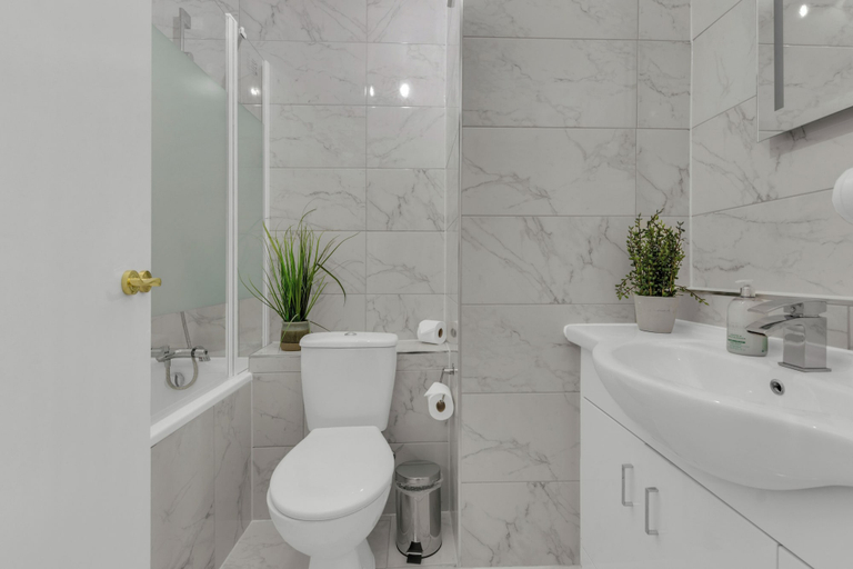 Bathroom, Queens Quay Mansion House Flat, London