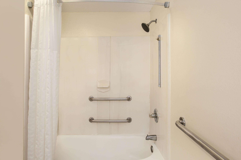 Bathroom 4, Quality Inn Port Wentworth Savannah North, Chatham