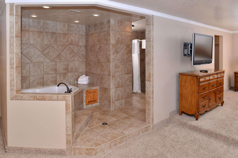 Bathroom 4, Quality Inn Vernal Near Dinosaur National Monument, Uintah