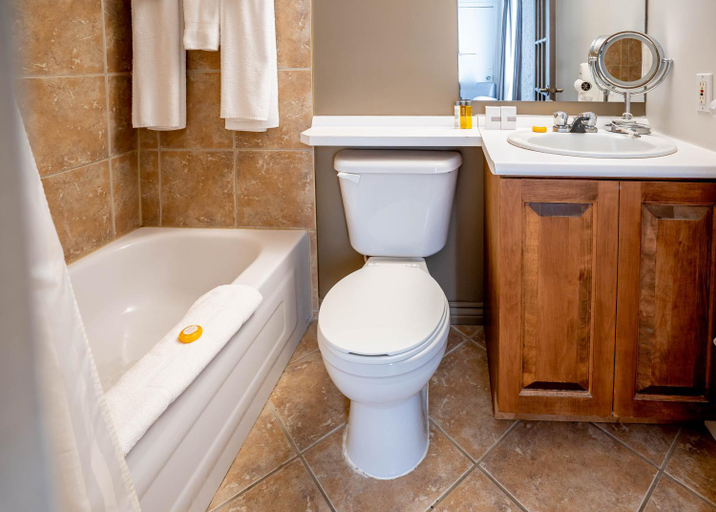 Bathroom 5, Hotel Cheribourg, an Ascend Collection Hotel, Memphrémagog