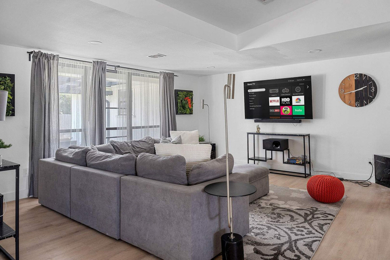 Room 2, The Belvedere Pet Friendly Spacious Yard, Collin