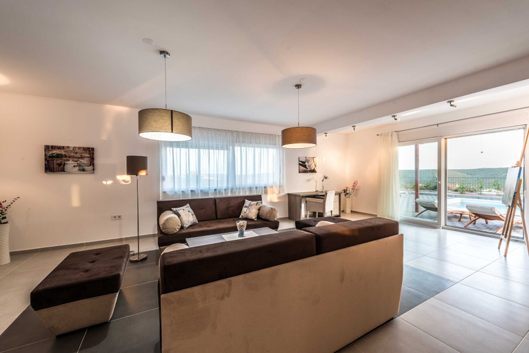 Others 3, Luxury Escape With Swimming Pool & Modern Design, Sukošan