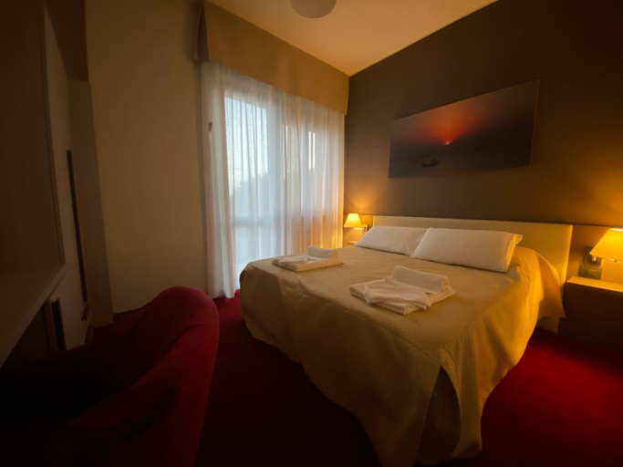 Bedroom 2, hotel lido, Biella