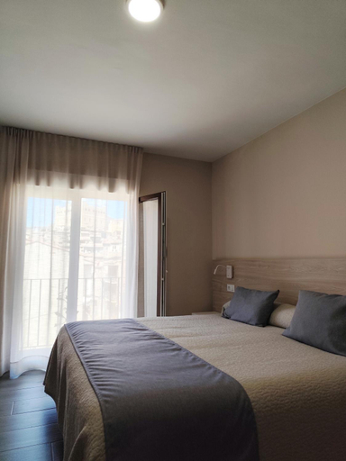Bedroom 2, Hotel Querol, Teruel
