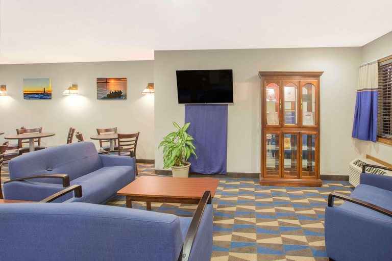 Public Area 2, Microtel Inn & Suites by Wyndham Manistee, Manistee