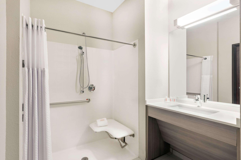 Bathroom 5, Microtel Inn & Suites By Wyndham Perry, Noble