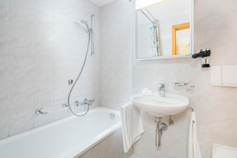 Bathroom 4, Boutique Hotel Engadinerhof – A Home for Generation, Maloja