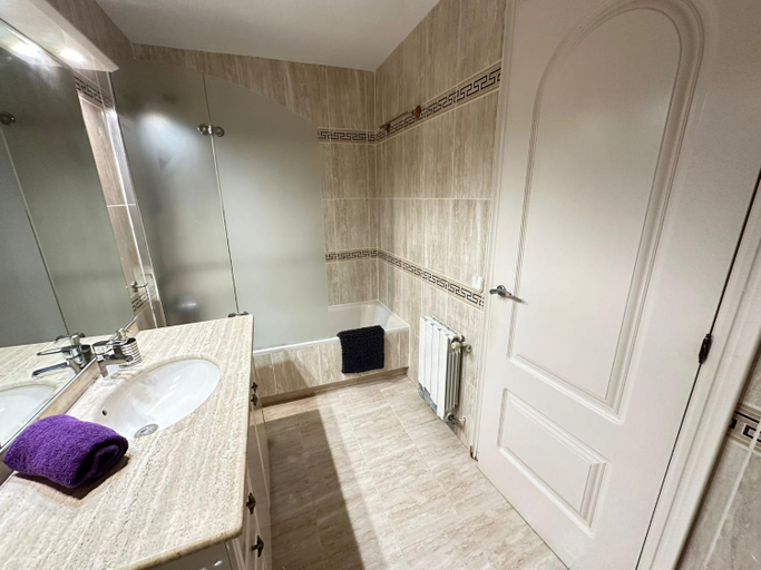 Bathroom 5, Calabria rooms, Barcelona