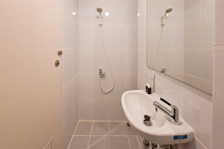 Bathroom 5, Simple Style Studio Apartment (No Kitchen) at Tokyo Riverside PIK 2 By Travelio, Tangerang