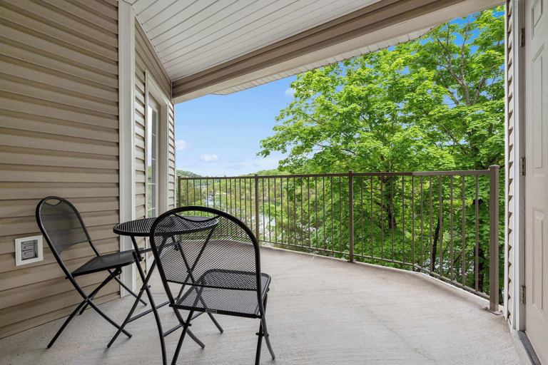 Others 2, Lake It Easy Condo for 7, Stone