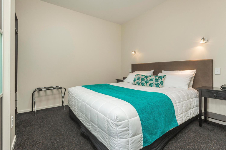 Bedroom 2, 540 on Great South Motel, Waitakere