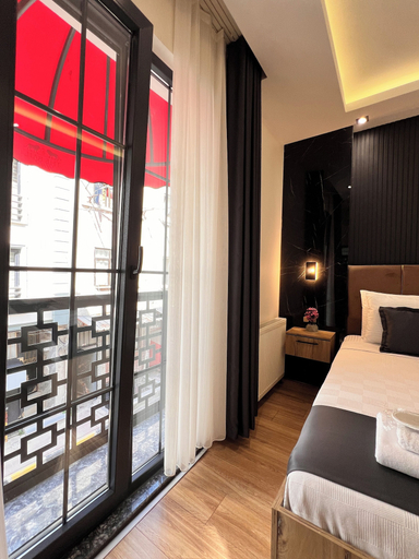Bedroom 4, The Bail Hotel, Fatih