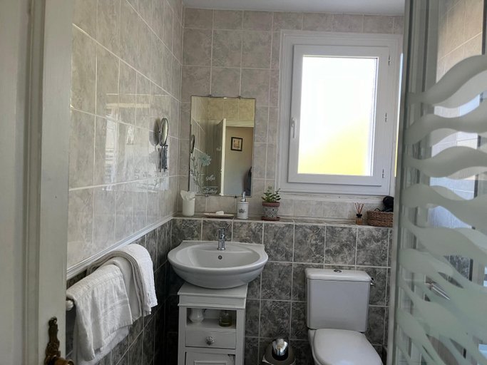 Bathroom 3, Villa Medicis, Dordogne