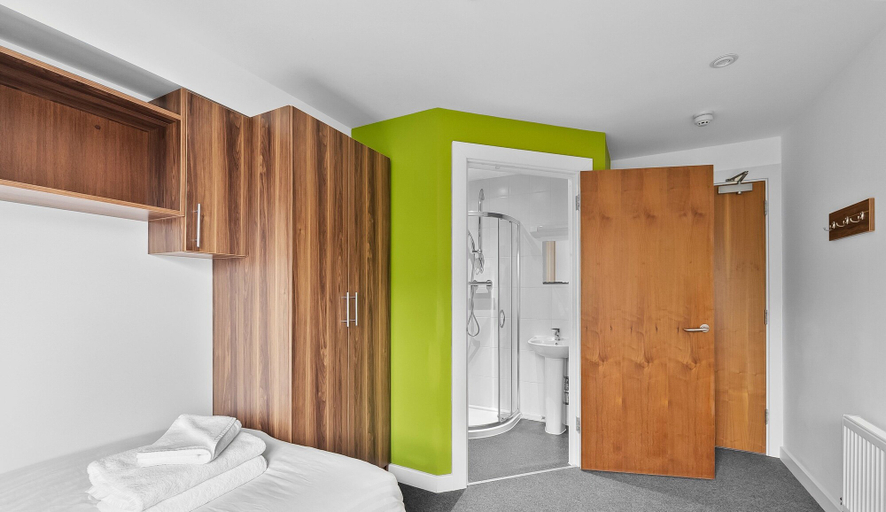 Others 5, 8 Bed Apartment @ Derriford Stays by Pureserviced, Plymouth
