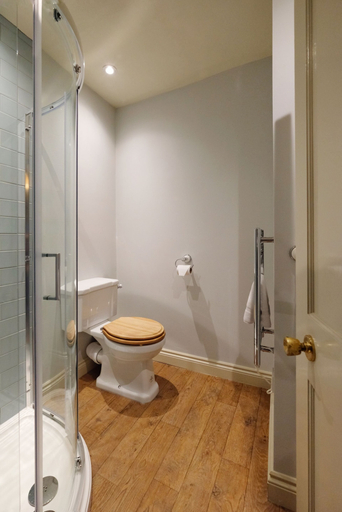 Bathroom 3, The Greyhound Inn Taunton, Somerset