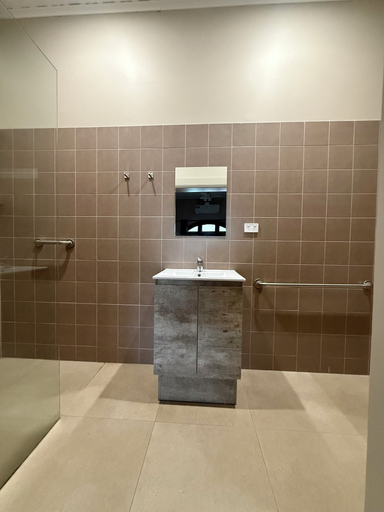 Bathroom 3, Bellbird Hotel, Cessnock