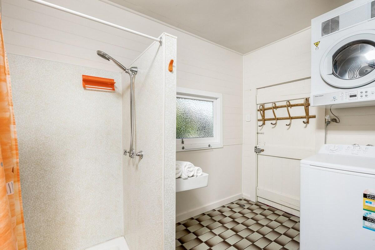 Bathroom, A Sweet Escape - Beachcombers Cottage, Byron