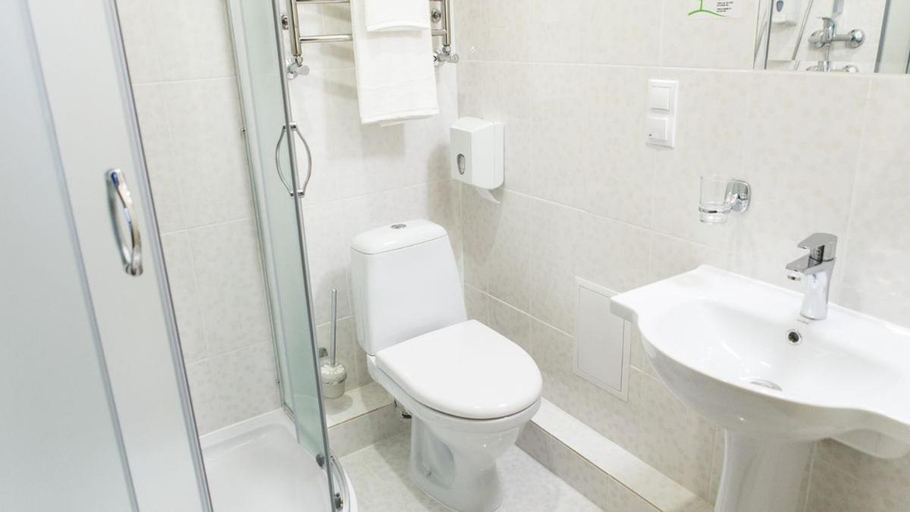 Bathroom 4, Raziotel Kyiv Yamska, Solomians'kyi