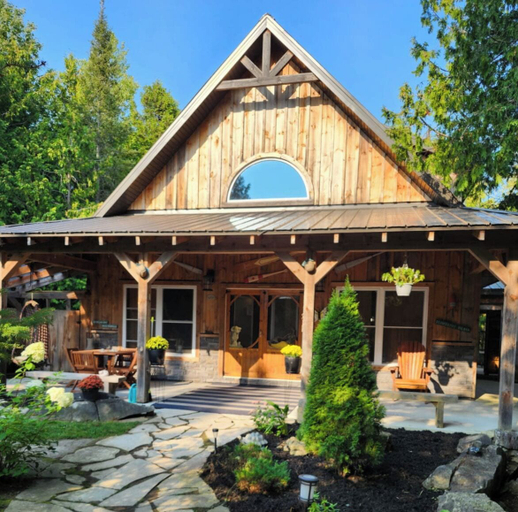 Exterior & Views
