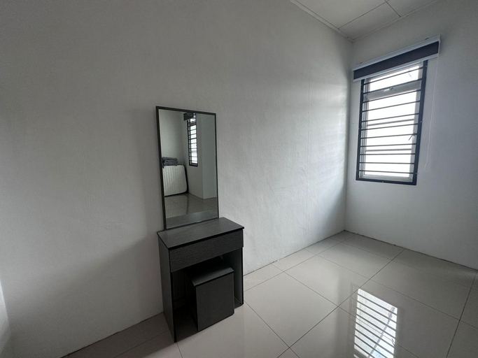 Others 4, C4A Austin 16 paxs *Near New Cathay Yi Jia Restaur, Johor Bahru