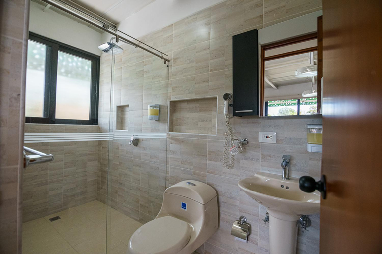 Bathroom 3, Finca Hotel 12 Palmas- Aeropuerto JMC, Rionegro