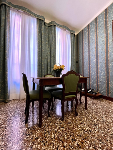 Others 5, PALAZZETTO SAN LIO, Venezia