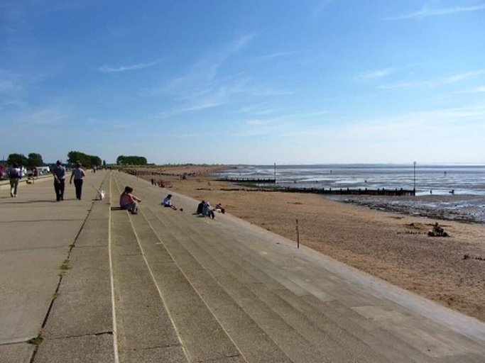 Beach 4, 8 Guests - Swimming Pool - 1min to the Beach, Cambridgeshire