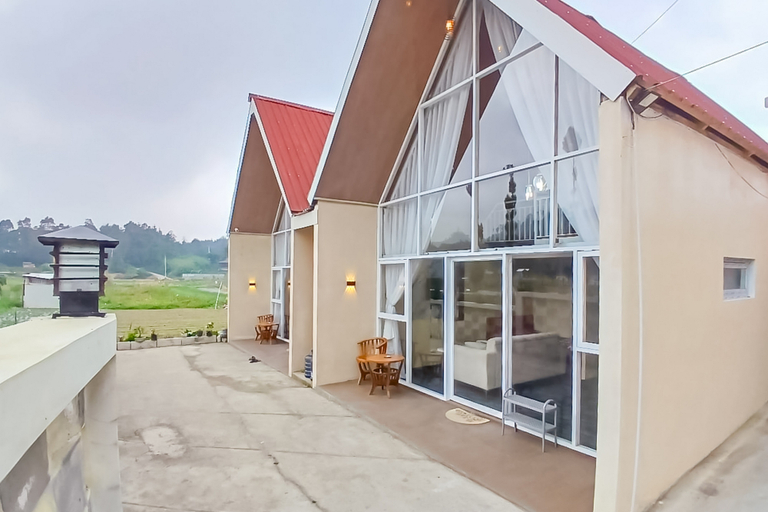 Exterior & Views 2, Danin Villa Syariah Dieng Mitra RedDoorz, Wonosobo