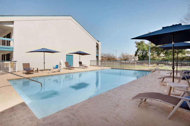 Sport & Beauty, Baymont Inn & Suites Wilmington Nc, New Hanover