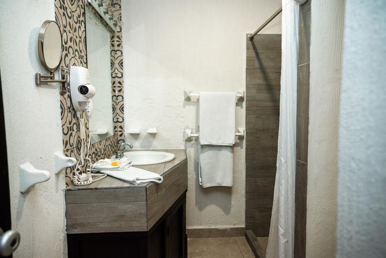Bathroom 5, El Marques Hacienda, Guanajuato