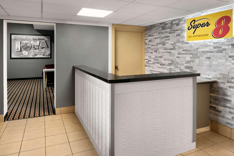Public Area, Super 8 by Wyndham Des Moines, Polk