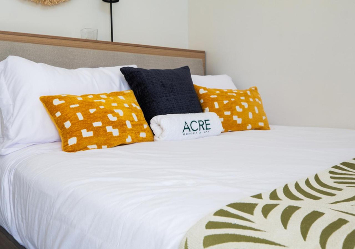 Others 2, Acre Resort & Spa, Lobo