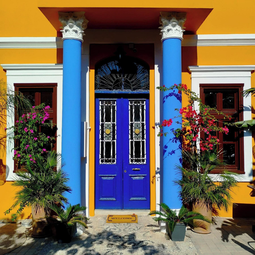 Exterior & Views