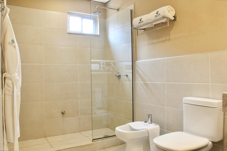 Bathroom 4, Faro Norte Suites, Asunción