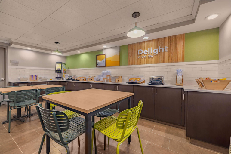 Food & Drinks 5, Spark by Hilton Clarks Summit, Lackawanna