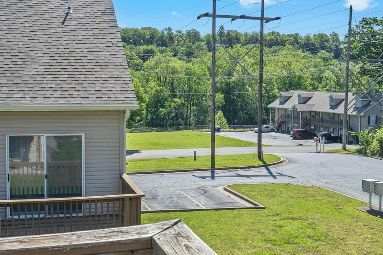 Exterior & Views, The Lazy Loft Stay for 4!, Taney