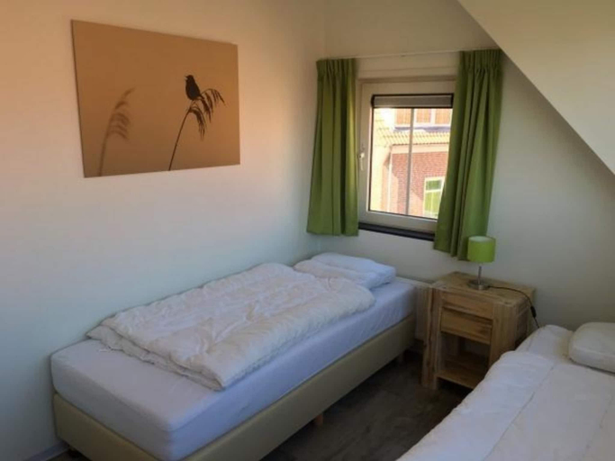 Others 5, Pet-Loving Stay with Garden, Sluis