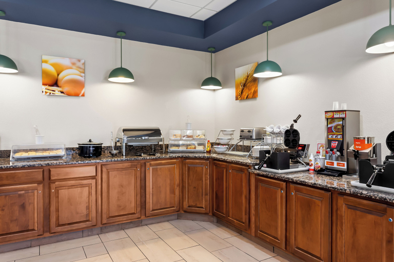 Food & Drinks 5, Comfort Inn & Suites Kenosha, Kenosha