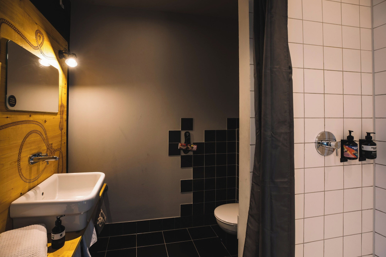 Bathroom 5, Superbude St. Pauli, Hamburg