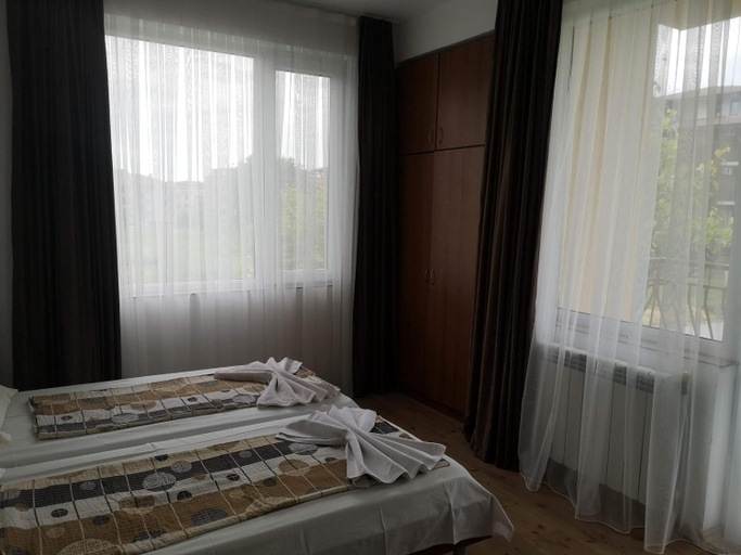Others 3, Rooms Zora, Primorsko