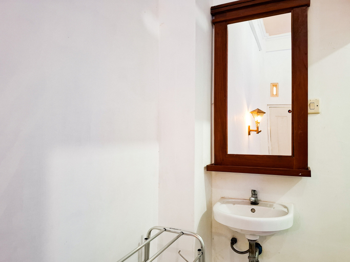 Bathroom 3, Hotel Green View near Sarangan Lake RedPartner, Magetan